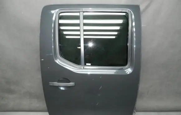 Nissan Navara Rear door