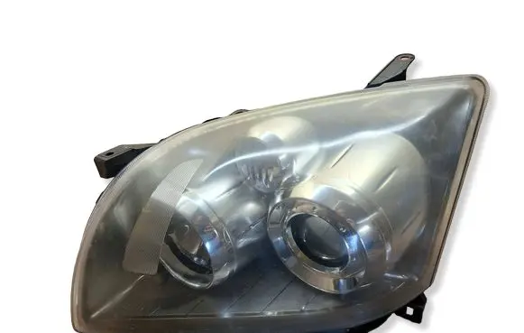 Toyota Avensis T250 Headlight/headlamp 35108