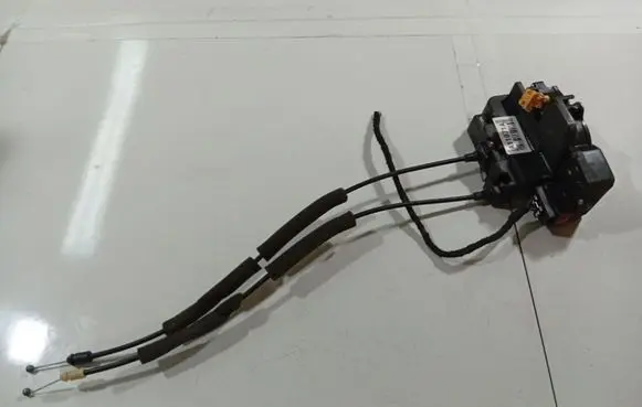 Chevrolet Captiva Rear door lock 