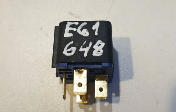 BMW 5 E60 E61 Fuel pump relay 50205010