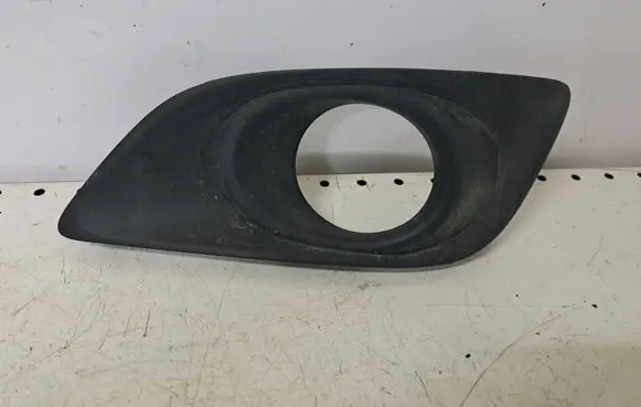 Toyota Avensis T250 Front fog light trim/grill 