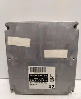 Toyota Avensis T220 Engine control unit/module 1758005033 8966105420 MB1758005033