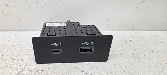 Nissan Qashqai J12 USB socket connector 284H36RA1A