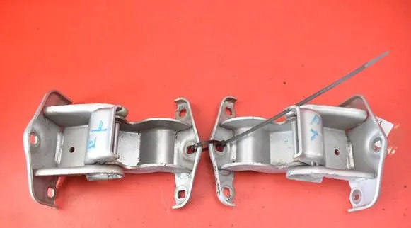 Opel Vivaro Tailgate/trunk/boot hinge 527428C