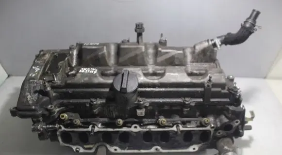 Toyota Avensis T270 Engine head 