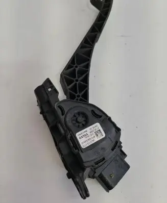 Volvo V70 Accelerator throttle pedal 30715175 27052006 C95YE02