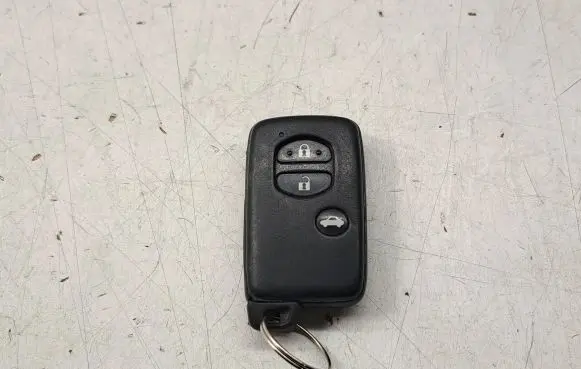 Toyota Avensis T270 Ignition key/card 8990405011