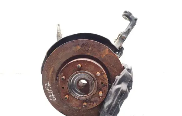 Toyota Hilux VIII Front wheel hub 