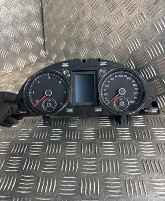 Speedometer (instrument cluster)