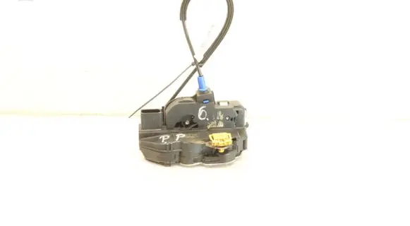 Opel Astra J Front door lock 12K231