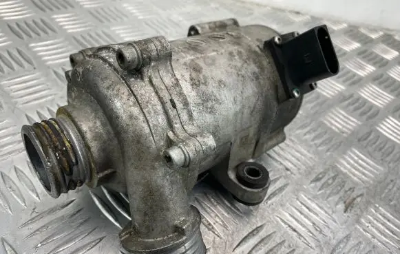 BMW 5 GT F07 Water pump 7597715