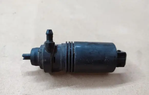 Volvo XC90 Windscreen/windshield washer pump 1012458