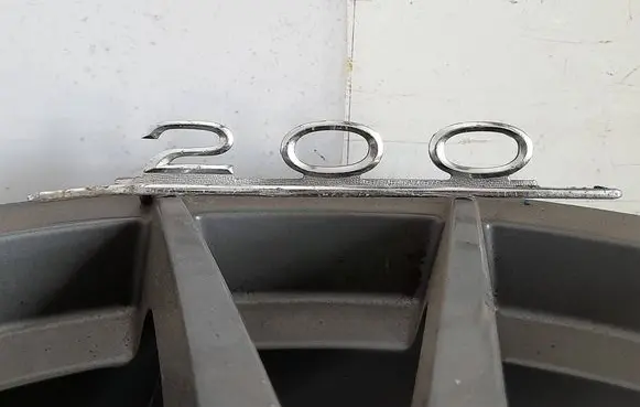 Mercedes-Benz 200 300 W123 Manufacturers badge/model letters 