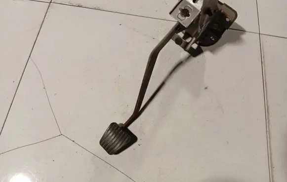 Chevrolet Epica Clutch pedal 