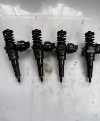 Volkswagen PASSAT B6 Fuel injector 03G130073ag