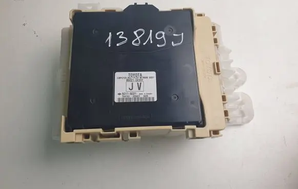 Toyota Auris E180 Fuse box set 8922102331 50119221