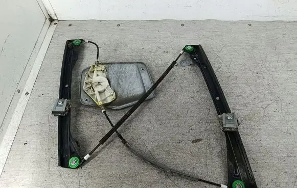 Volkswagen Golf V Front door window regulator with motor 