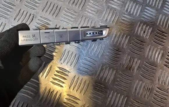 Audi A8 S8 D4 4H Hazard light switch 4H0820911C