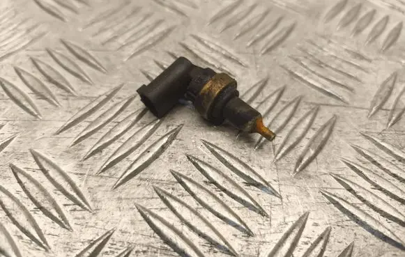Mercedes-Benz E W212 Coolant temperature sensor A0999053700