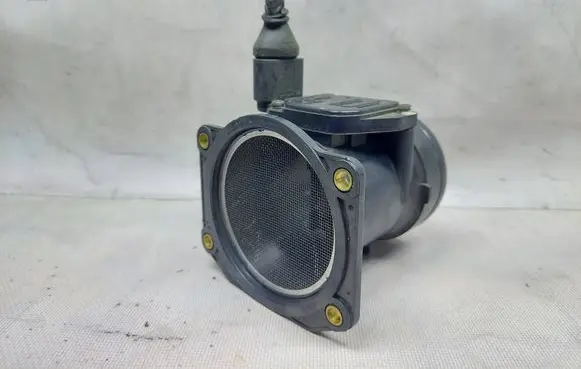 Volkswagen Golf IV Mass air flow meter 06A906461B 225498