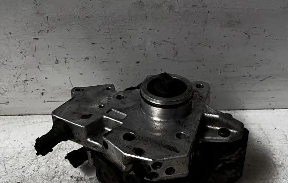 Volvo XC90 Fuel injection high pressure pump 0445010111 8692521