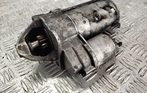 Volkswagen PASSAT B5.5 Starter motor 068911024E D7R33