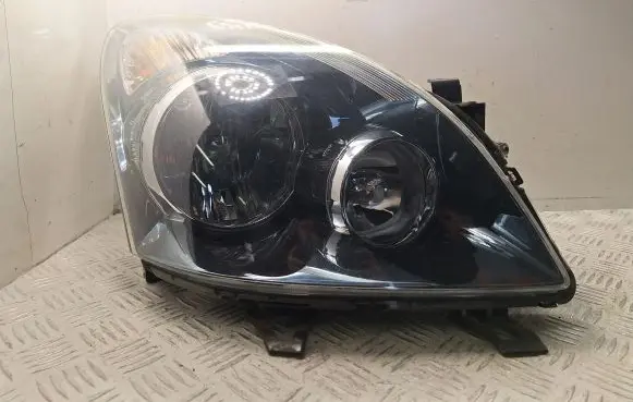 Toyota Corolla Verso AR10 Headlight/headlamp 811300F080