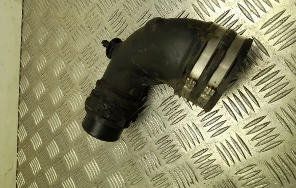 Maserati Ghibli Air intake hose/pipe 670001590