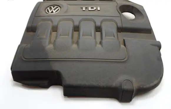 Volkswagen PASSAT B8 Engine cover (trim) 04L103925Q 04L103925S