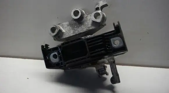 Opel Astra F Engine mounting bracket 