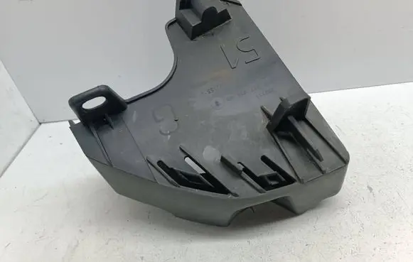 Rear bumper mounting bracket