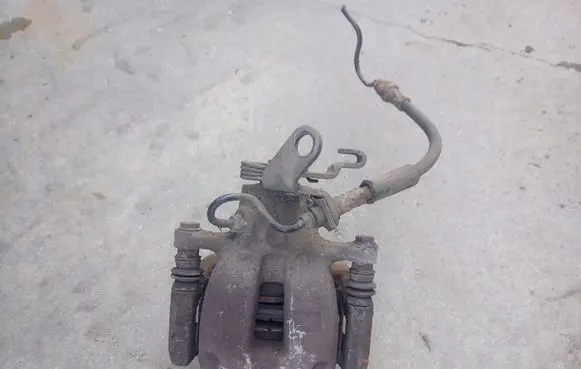 Skoda Superb B6 (3T) Rear brake caliper