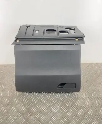 Audi Q2 - Glove box 81B857035