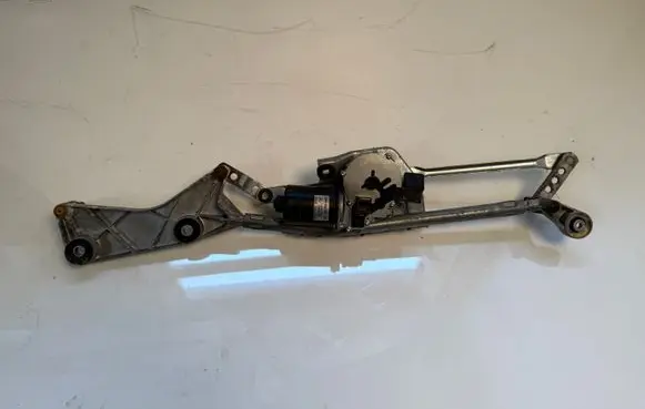 Mercedes-Benz ML W164 Front wiper linkage and motor A1648201742