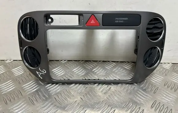 Volkswagen Tiguan Radio/GPS head unit trim 5M0858071K