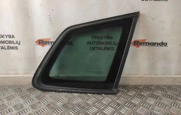 Rear vent window glass