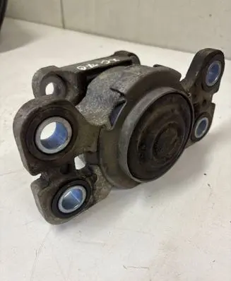 Volvo XC70 Engine mount bracket AIS112FE