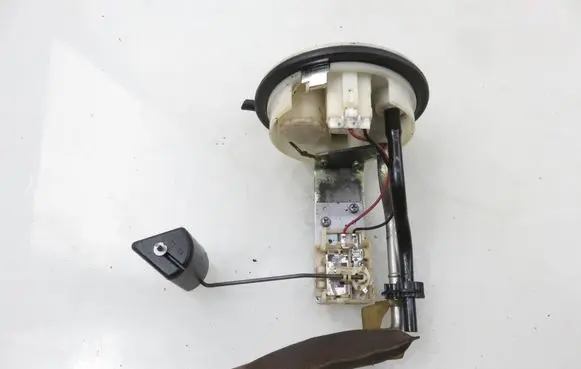 Toyota Corolla E120 E130 Fuel level sensor 7701012340