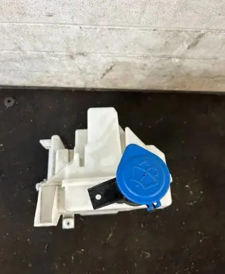 Jaguar I-Pace Windshield washer fluid reservoir/tank J9D317B613B 1055303 1053109