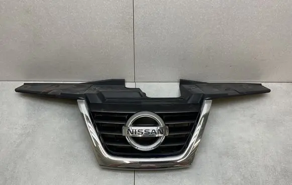 Nissan Juke I F15 Front bumper upper radiator grill 620701KA6A
