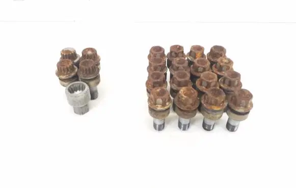 Porsche Panamera (970) Nuts/bolts 99736120301 99736120302 97036120300