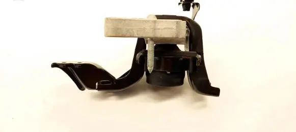 Engine mount bracket