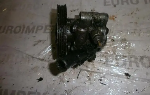 Mazda 323 F Power steering pump