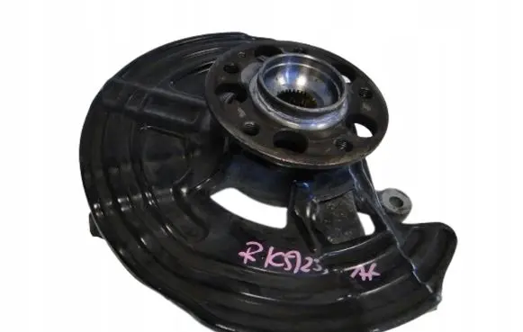 Mercedes-Benz CLA C117 X117 W117 Front wheel hub A2463320200