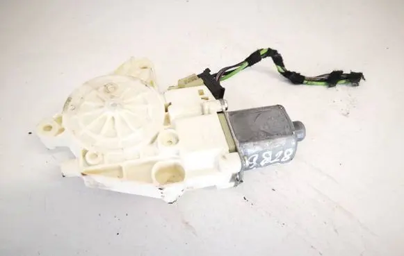 Mercedes-Benz C AMG W204 Rear door window regulator motor a2048200542 0130822443