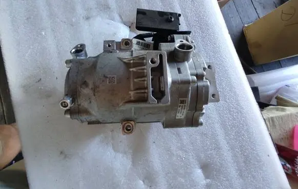Nissan Leaf II (ZE1) Air conditioning (A/C) compressor (pump) YEP0F21D841 32980018 000007000020