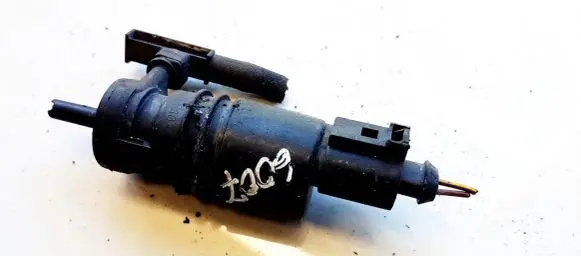 Mercedes-Benz C AMG W204 Windscreen/windshield washer pump 2218690121 3028232