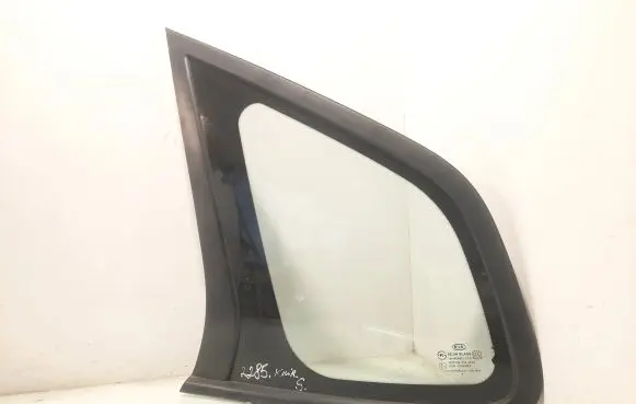 KIA Carens II Rear side window AS2