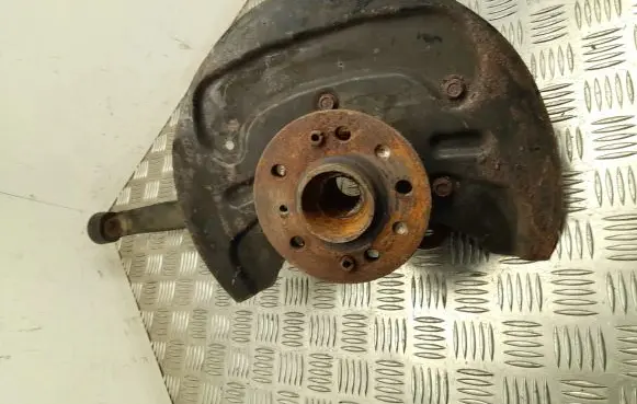 Mercedes-Benz ML W164 Front wheel hub 06004101