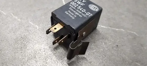 Volvo 340 - 360 Window wiper relay 5WF00254007